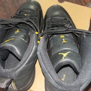 Air jordan 12 black taxis 2021 released